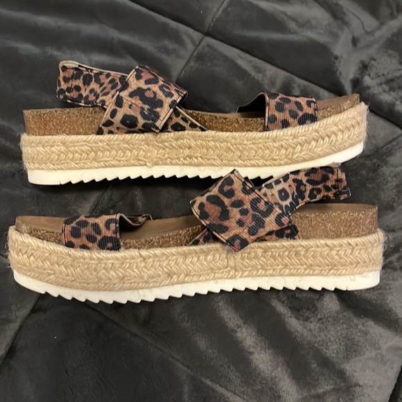 Madden Girl Leopard Platform Sandals, Elastic Bands, Size 5.5,Never Worn Outside - Picture 2 of 4
